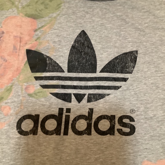 Adidas Loose Flower Croped Graphic Tee. - Picture 2 of 3